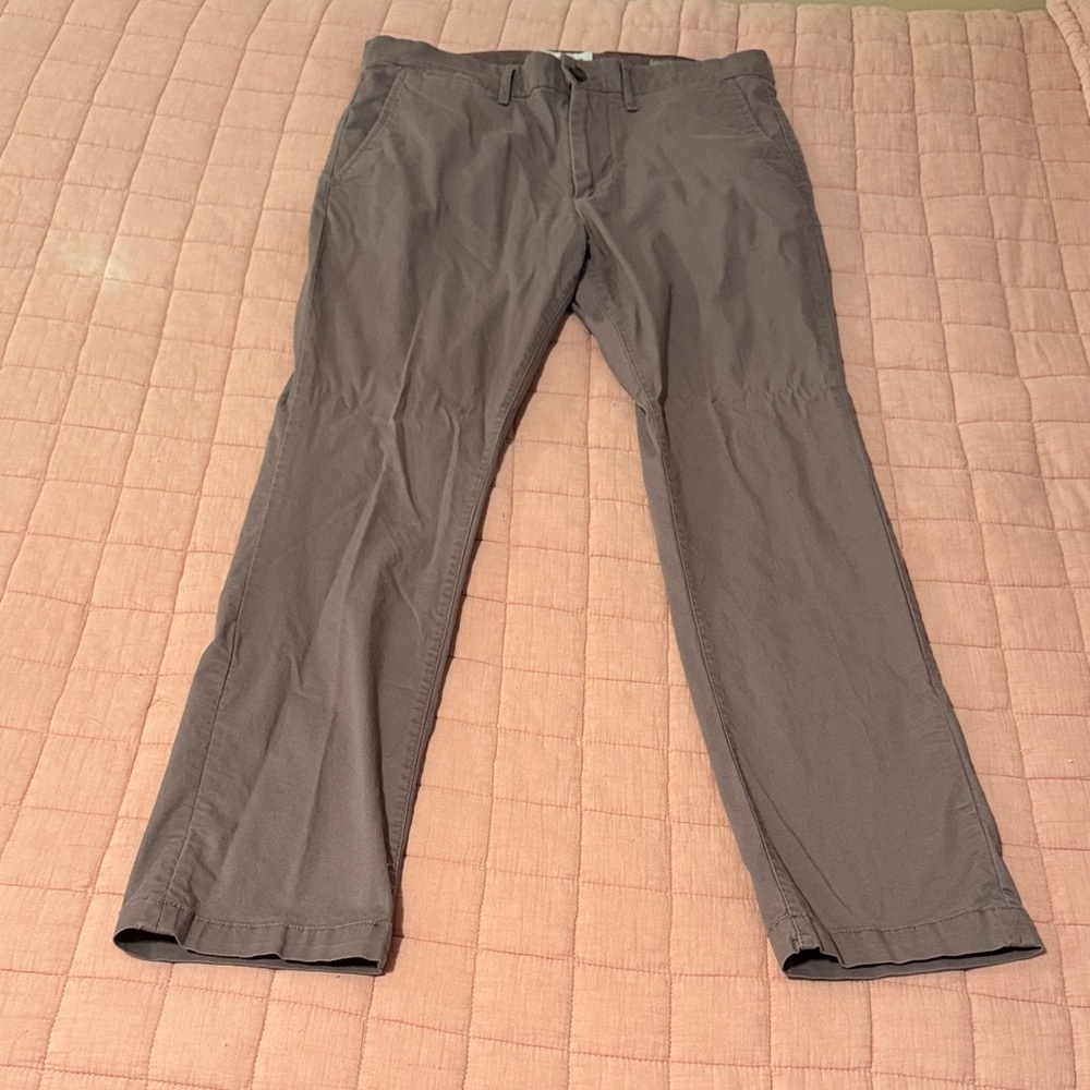 Goodfellas Men's Gray Flat Front Chinos 32”x30”
